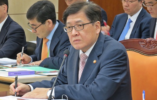 정 장관 "대체조제, 처방의사에게 통보하는 게 원칙"