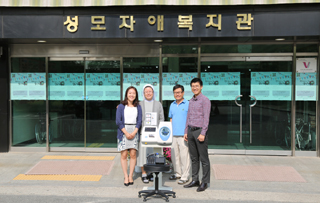 일동제약 직원들, 복지관에 혈압측정기 등 기부