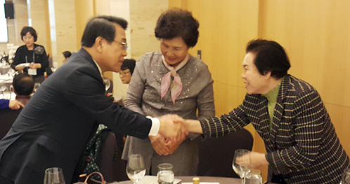 "동문회 공략"…약사회 선거 후보들 총 출동