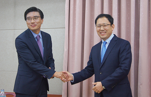 "밀리면 끝장"…김범석-최광훈, 토론회서 날선 공방