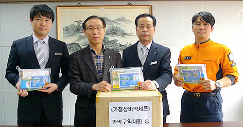관악구약, 관악 소방서에 가정상비약 세트 전달 