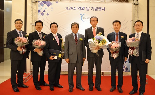 동원약품 현수환 회장 산업포장 수상