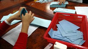 "선배님들 왜 이러죠"…동문회 선거 개입 후배들 난색