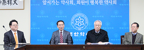 김대업 선대본 "오토바이 동원 불법홍보물 뿌리다니"