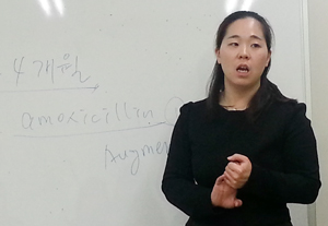 '엄마는 약 선생'…윤수진 약사의 북콘서트