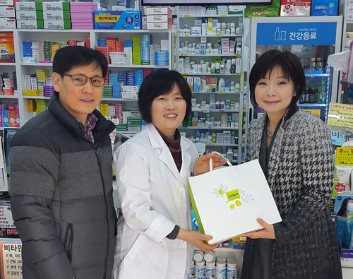 광진구약 조영희 회장, 회원 약국에 설 인사