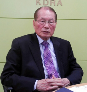 이강추 회장 "물질특허 30년, 활주로 다진 시기"