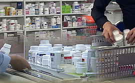 민원인 "약 없어 조제 거절"…자유로운 대체조제 촉구