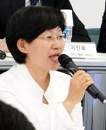 김미희 전 의원 불출마 선언…"야권승리 주춧돌될 것"
