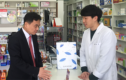 성남시약 한동원 회장, 신규개설 약국 방문
