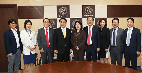 약사회, 장미승 공단 급여상임이사와 환담