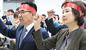 화상투약기 논란 확산…'붉은 머리띠' 두른 약사들