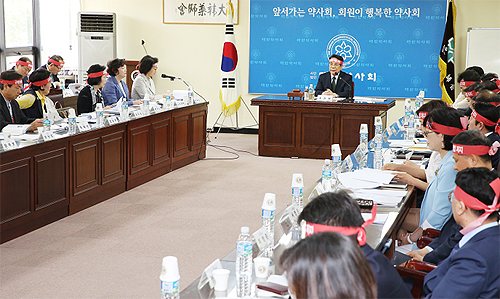 "화상투약기 입법 저지하라"…약사회, 배수의 진