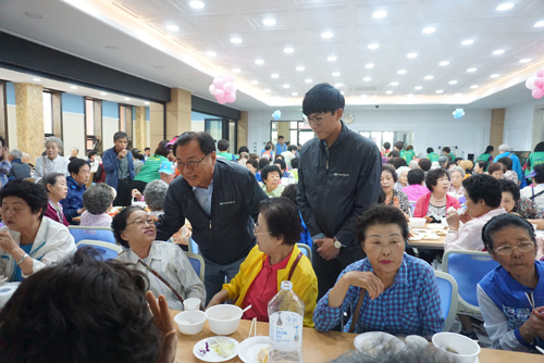 청주 해성약품, 어르신 위한 경로잔치 