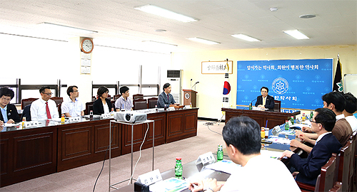 쉬워졌다는 개인정보자율검검…약국 불만 해소될까?