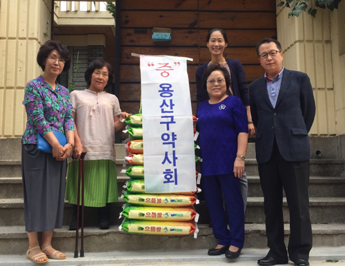용산구약, 추석 맞아 여성보호시설에 쌀 전달