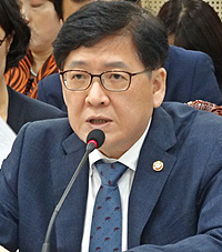 정 장관 "불법마케팅 품목 급여제한 가능여부 검토"
