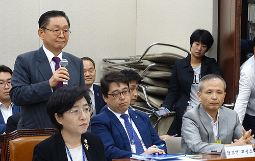 "유나이티드, 원료기술 없다" vs "고발 전 1억원 요구"