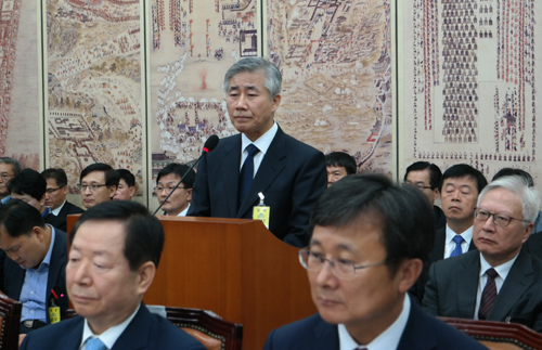 백선하 교수에 쏠린 눈…'백남기 사인' 국감장 공방