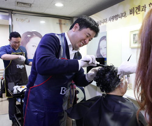 동아, 염색통해 청춘선물 "비겐어게인" 봉사개최