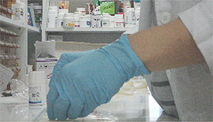 맨손조제 따가운 시선…약사들 "이러니 효과 있더라"