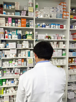 "의사가 약사 면접서 지원금 요구"...도넘은 의사 갑질