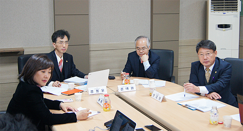 정부, 편의점약 품목확대 준비 끝…변수는 탄핵정국