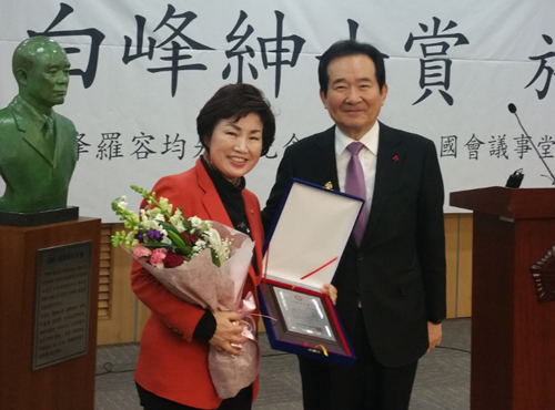 전혜숙 의원, 정치부 기자가 뽑은 '백봉신사상' 수상