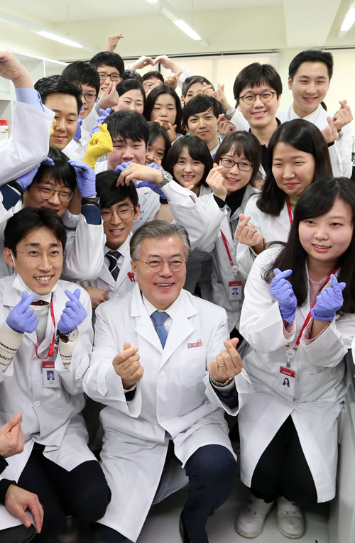 대권 행보 문재인, 대원제약 전격 방문한 이유는