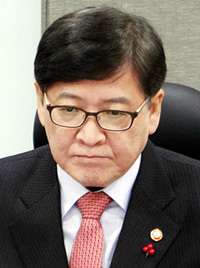 "문형표 사퇴의향 없어…연금공단 이사회에서 건의해야"