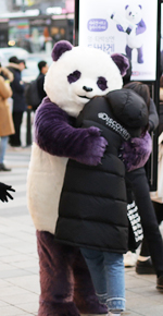 동국제약 강남·홍대서 프리허그 이벤트