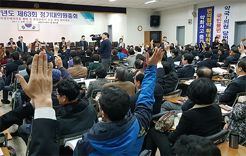 약사회부회장 11명 일괄사표…문재빈 의장 겨눴다
