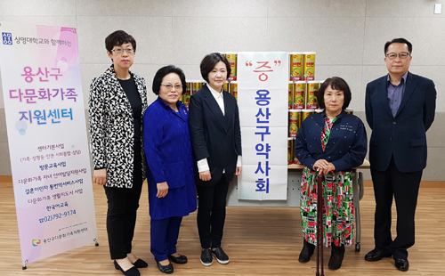 용산구약, 다문화가정센터에 어린이영양제 전달