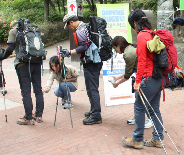 동국제약 "산행길 안전하게 다녀오세요"