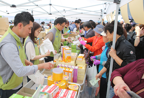 동아 "이웃사랑 실천은 '사랑나눔 바자회'로"