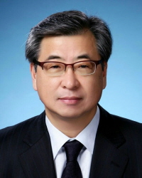 서훈 국정원장 후보자 부인은 약사…과거 약국운영