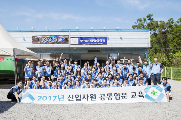 녹십자 신입사원들, 노인정 방문 '따뜻한 나눔' 실천