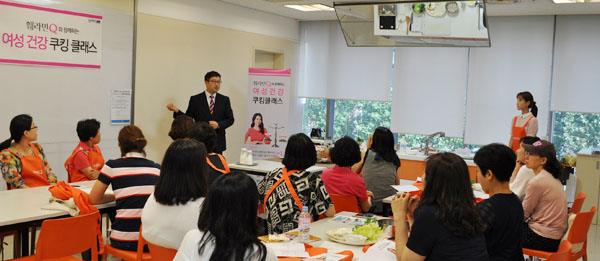 동국, 여성갱년기 극복하는 '쿠킹클래스 1차' 진행