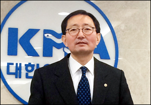 "스마트폰·미세먼지 건강주적 부상…백세 건강 위해"
