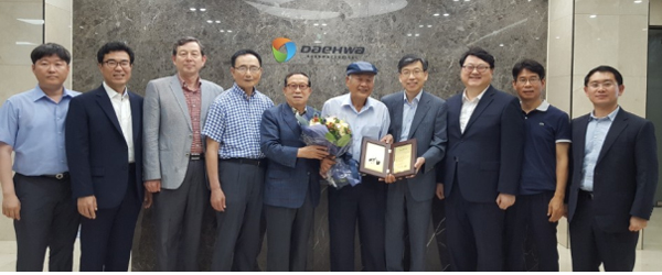 성대약대 연구장학재단, 김수지 회장에 공덕패 수여 