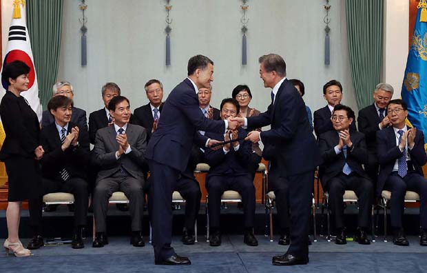 박능후 장관 오늘 공식 취임..."100년 내다보겠다"