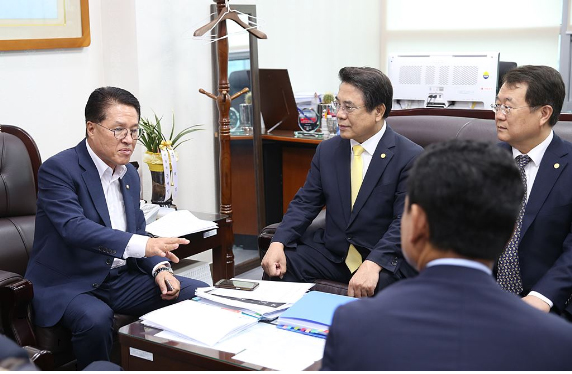 약사회 항의 방문에 정운천 의원 "진의 왜곡" 진땀