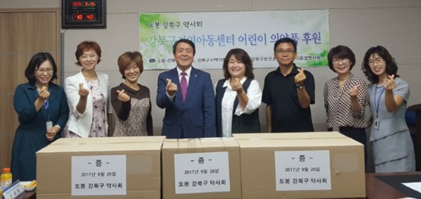 도봉·강북구약, 의료취약 유소년에 영양·구충제 전달
