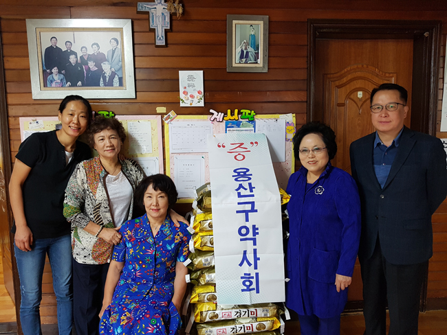 용산구약, 추석 맞아 여성시설에 쌀 전달