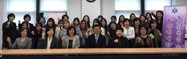 숙명약대 동문회, 모교 학생들에 장학금 전달 