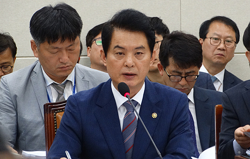 "기초수액제, 관계부처와 비축·필수약 전환 논의"