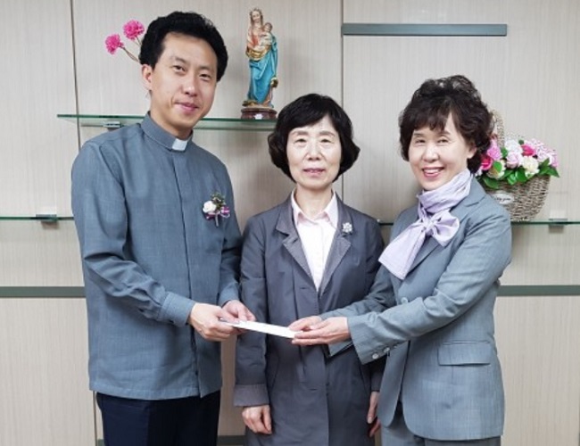 서울 중구약사회, 신당종합사회복지관에 의료비 전달