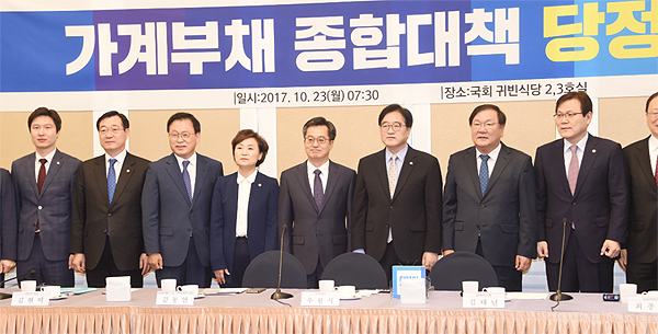 대출받고 개업한 약국, 정부 가계부채 대책 주목