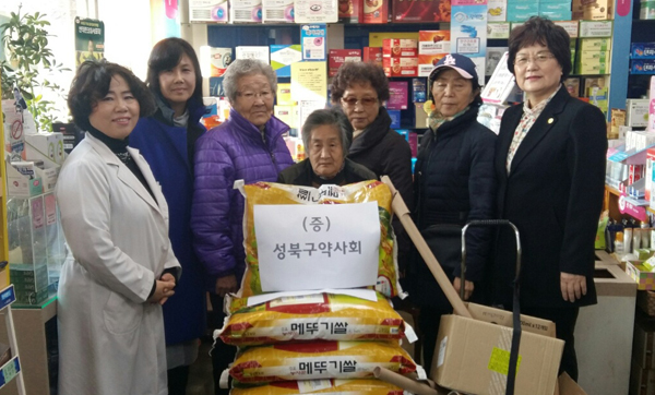 성북구약, 연말연시 맞아 독거노인에 사랑의쌀 전달