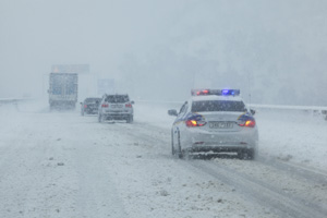 올해 첫 대설주의보…빙판길 약품배송 차질